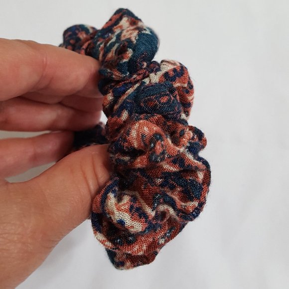 Women´s Multicolor Scrunchie - Picture 4 of 4